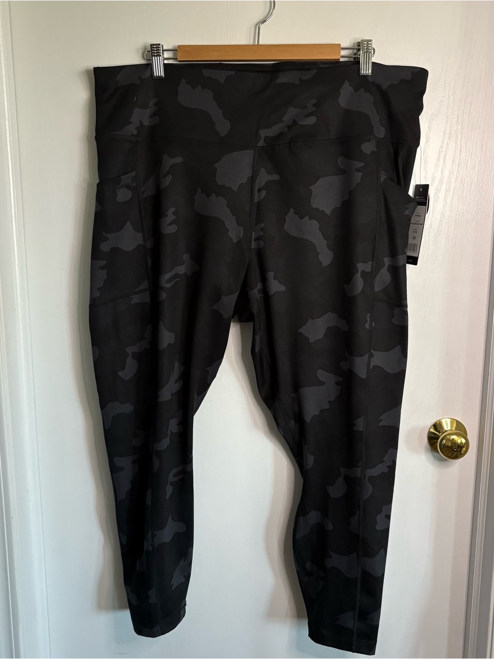 Yogalicious Lux NWT Black and Gray Camo Women’s Leggings with Pockets AYX76006